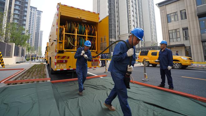 露天看台交易建议：湖人出里夫斯+范德彪等筹码换回西亚卡姆